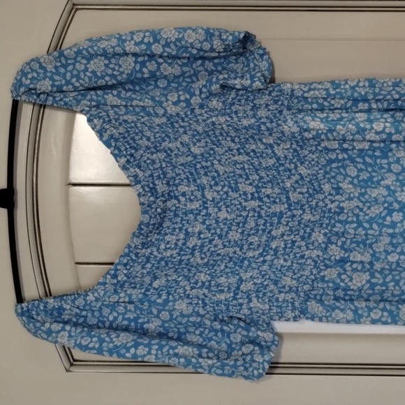 Magnolia Skye Blue Floral Romper Size Large Smocked Bodice - Picture 2 of 11